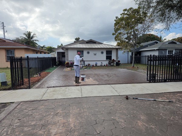 Driveway epoxy coating in Miami Gardens FL