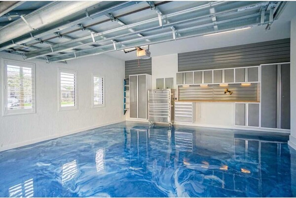 Garage floor epoxy coating in South Florida